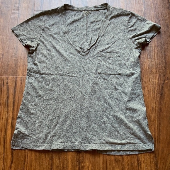 Madewell v-neck pocket tee size small - Picture 3 of 8